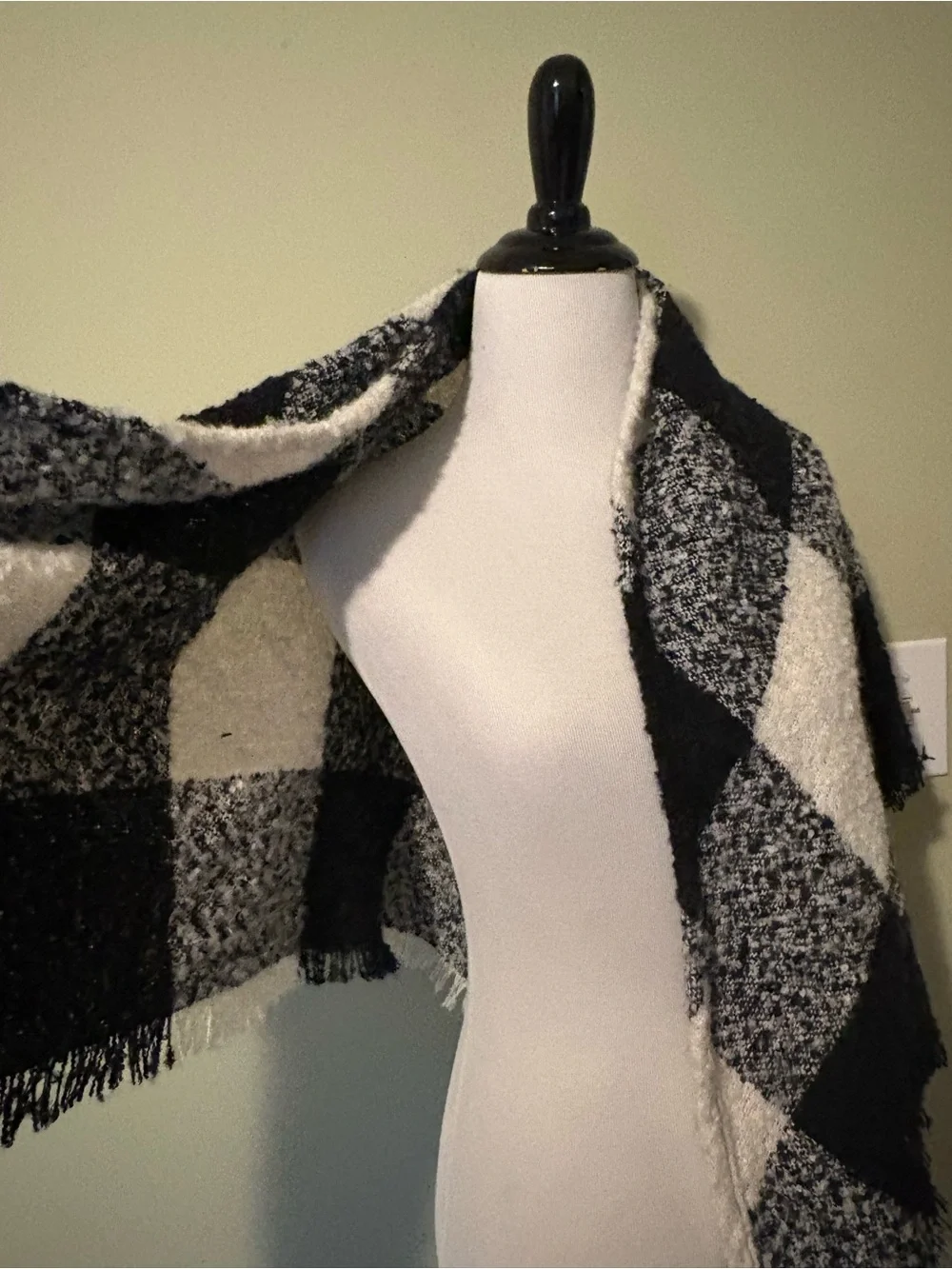 Pretty black & white scarf